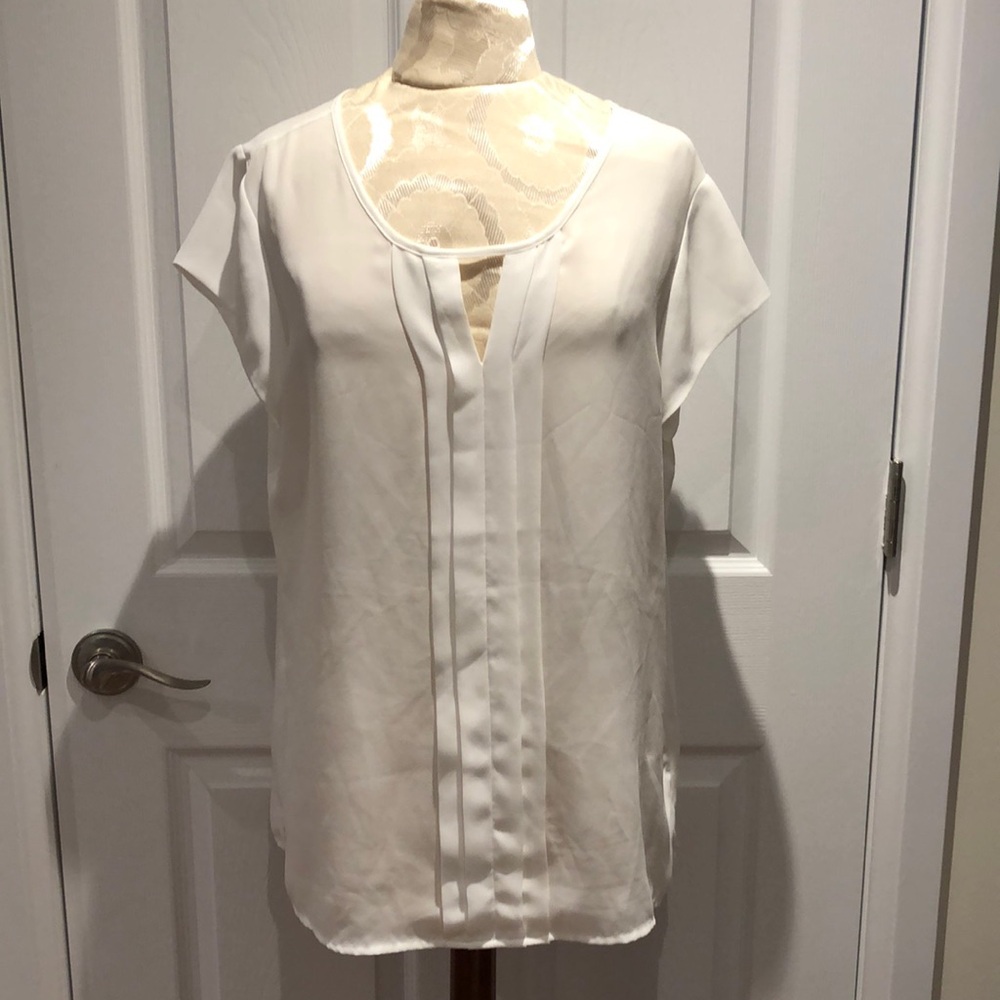 Cleo | EUC White Flowy Cap-Sleeve Blouse